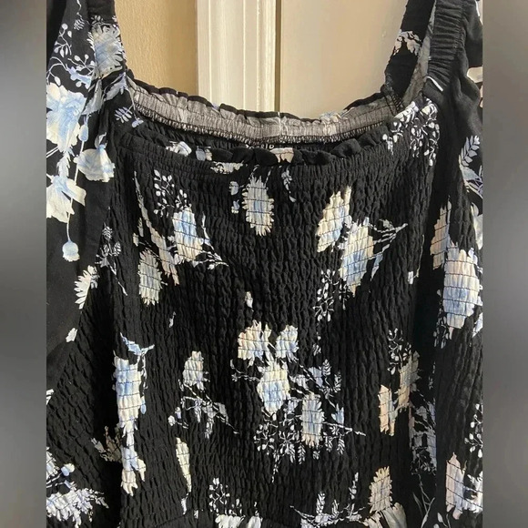 Torrid blouse smocked bodice long sleeve black in floral print 5X NWT $59 - Picture 2 of 9